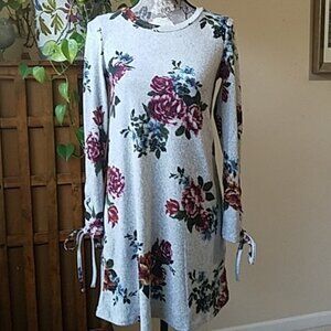 NWT Long sleeve floral dress w/lace up sleeve Sz S